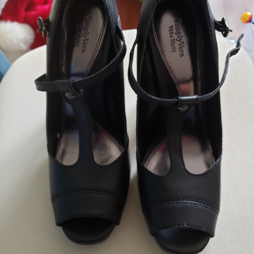 T strap! Peep toe!